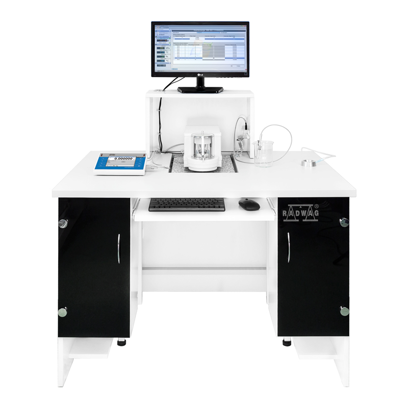 Workstation for pipettes calibration